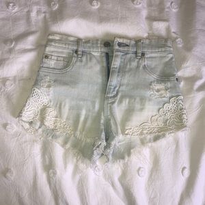 Garage retro high waisted embroidered shorts xs